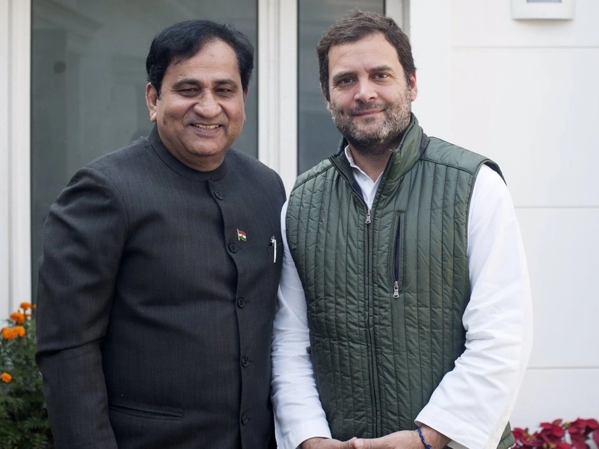 कांग्रेस नेता राहुल गांधी के साथ शकील अहमद.