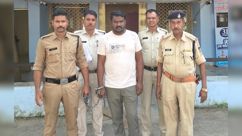 सोना बेचने के नाम पर की थी बड़ी ठगी, 7 साथियों की गिरफ्तारी के बाद से फरार था नाना; पुलिस ने दबोचा