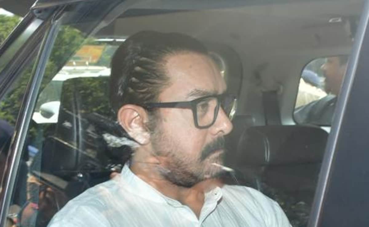 Aamir Khan at the crematorium. 