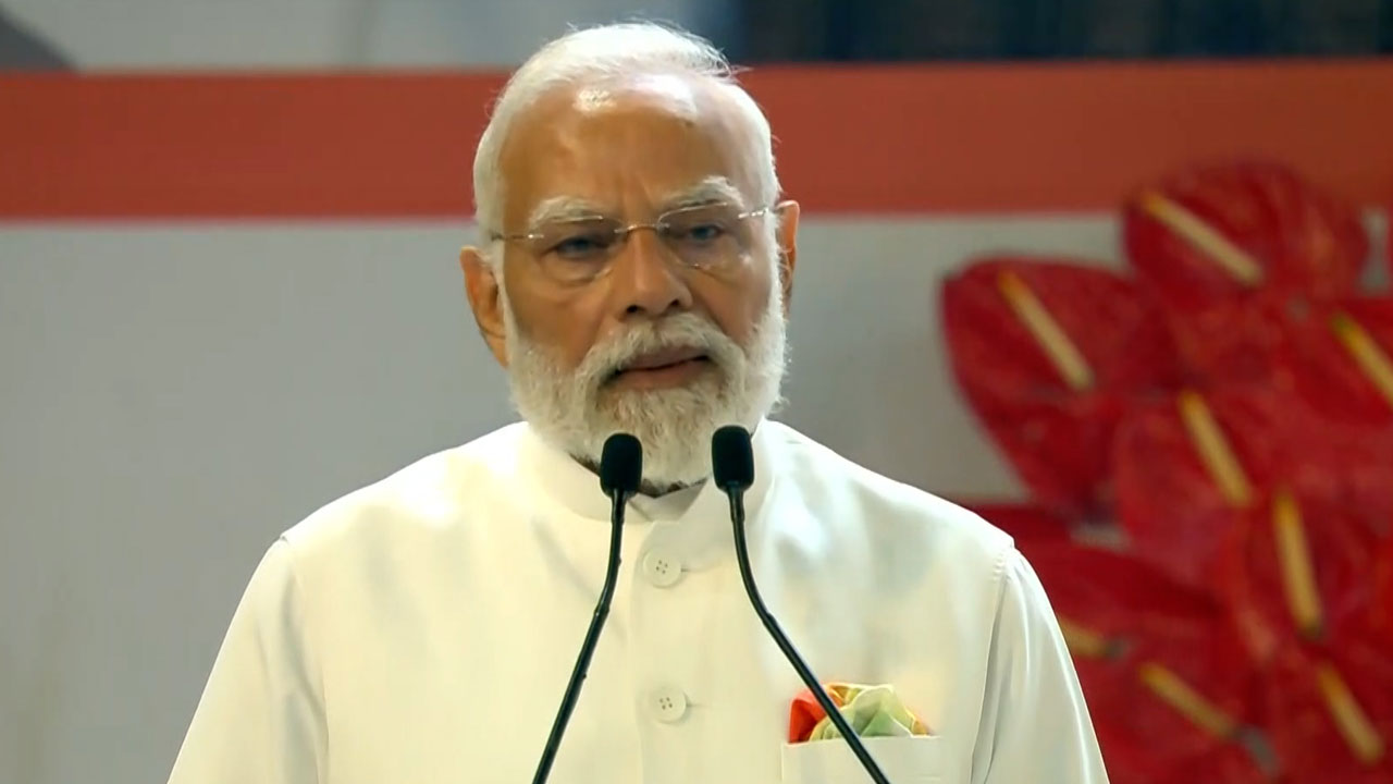 PM मोदी काशी से देश को देंगे तोहफा, 4 वंदे भारत ट्रेनों को दिखाएंगे हरी झंडी