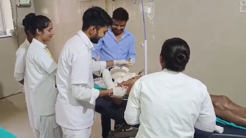 मछली मारने गए युवक के हाथ में फटा बारूद, गंभीर घायल; एक आंख और हाथ पूरी तरह खराब