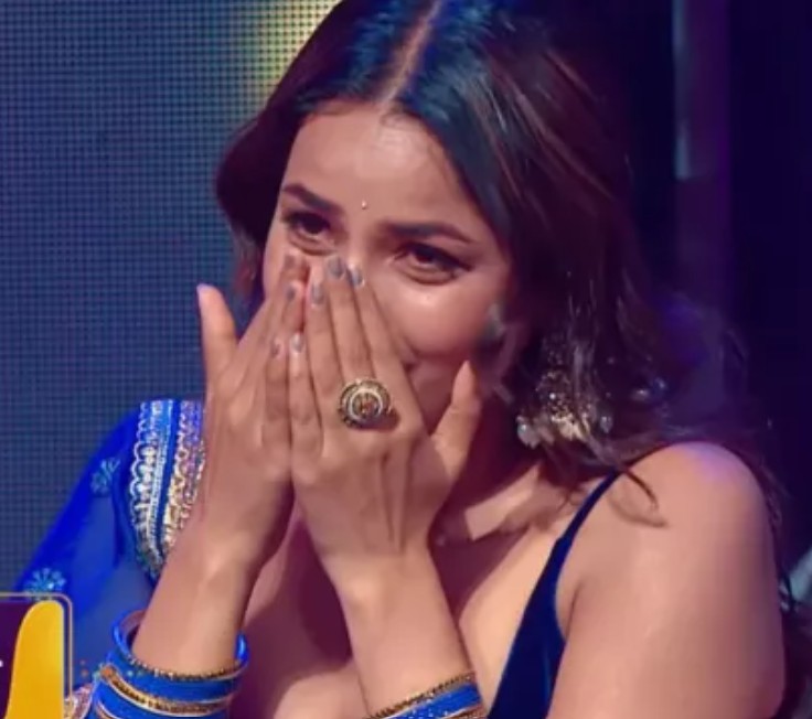 'तेरी मेरी प्रेम कहानी है मुश्किल...' सुन फूट-फूटकर रोईं शहनाज गिल, फैन्स बोले- TRP के नाम पर बेचारी को...