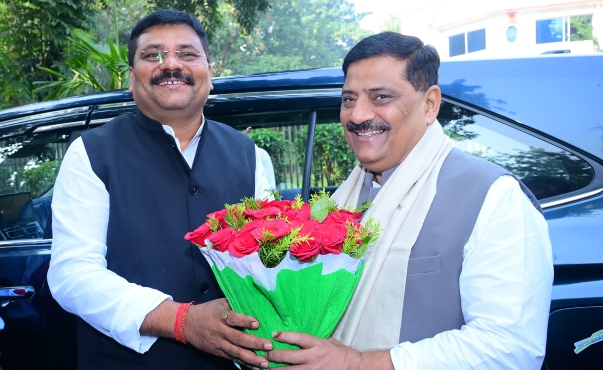 जेडीयू के बिहार प्रदेश अध्यक्ष उमेश कुशवाहा के साथ संजय झा. जेडीयू के बिहार प्रदेश अध्यक्ष उमेश कुशवाहा के साथ संजय झा.