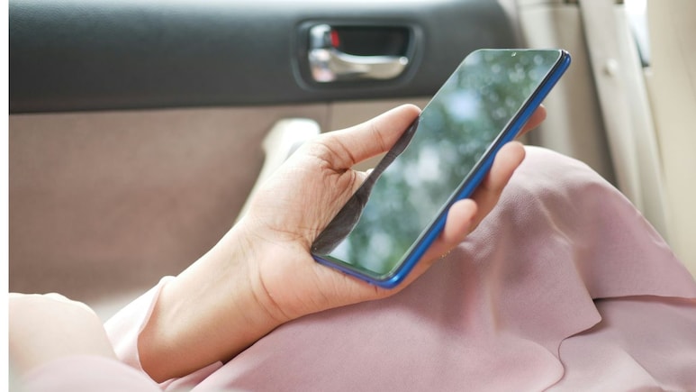 Smartphone under 10000: मल्टीटास्किंग, गेमिंग और एंटरटेनमेंट के लिए ये हैं दमदार मोबाइल फोन