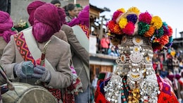 Raulane festival: हाड गोठवणाऱ्या थंडीत बर्फातील आत्म्यांचा उत्सव!  'या' डेंजर  फोटोंमागची न ऐकलेली स्टोरी
