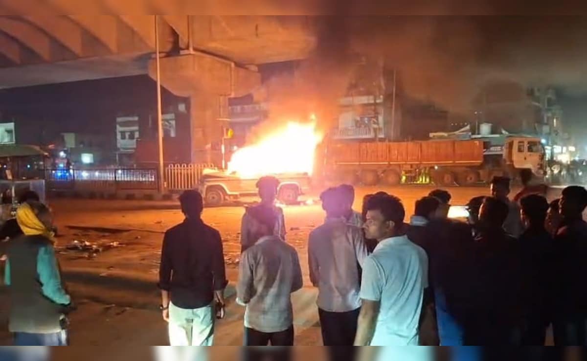 बिहार के गोपालगंज में भीड़ ने फूंकी पुलिस की गाड़ी, सड़क हादसे के बाद क्यों हुआ भारी बवाल ; जानिए