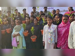 नक्सलियों में बड़ी फूट ! नारायणपुर में 28 ने हथियारों के साथ किया सरेंडर, पुलिस वाहन में पहुंचे SP कार्यालय