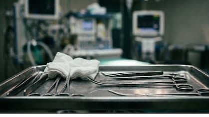 Pune News : ऑपरेशनमध्ये भयंकर चूक! प्रसूतीनंतर पोटात टॉवेल, महिलेचा जीव गेला; पुण्यातील हॉस्पिटलला मोठा झटका