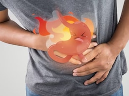 रात में पेट की गैस, भारीपन और अपच का देसी इलाज: अजवाइन और हल्दी का पानी