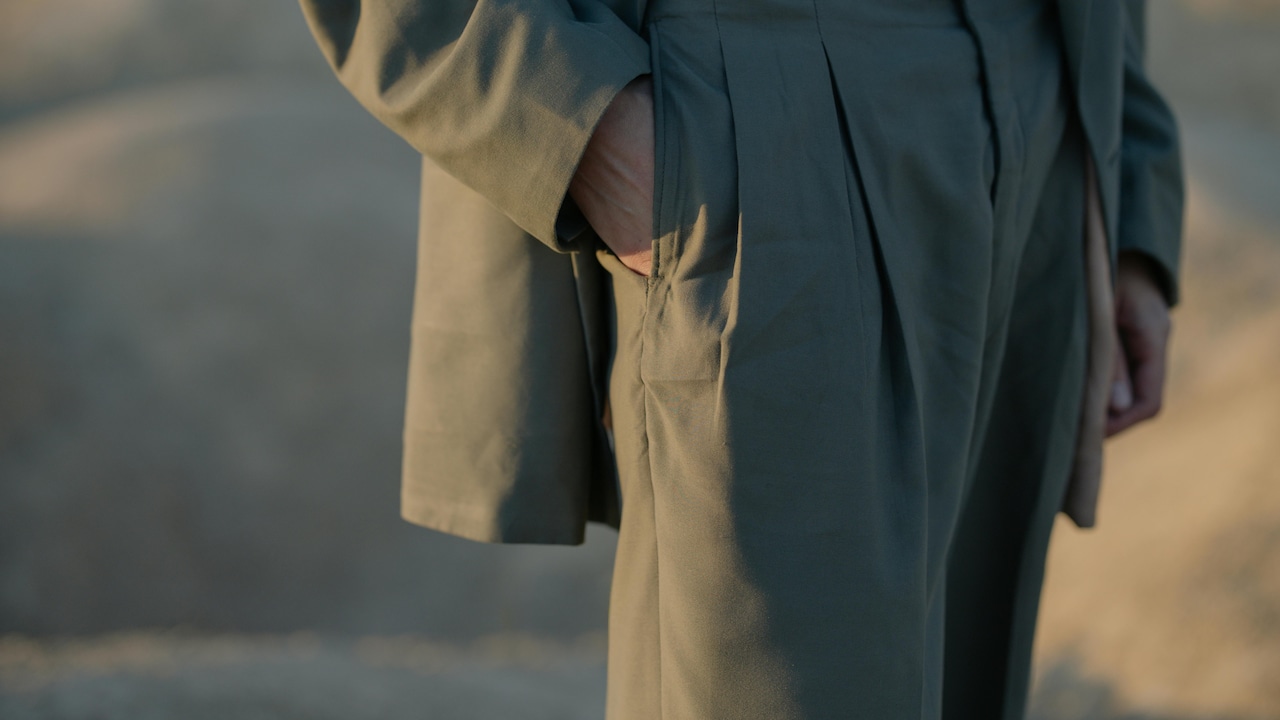 Brown trousers bring warmth and depth to autumn and winter styles. Brown trousers bring warmth and depth to autumn and winter styles.