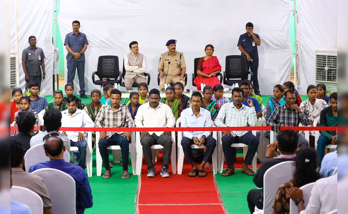 माओवादियों का मोहभंग, एक दिन में 37 नक्सलियों का सरेंडर, 30 साल से अंडरग्राउंड लीडर भी शामिल