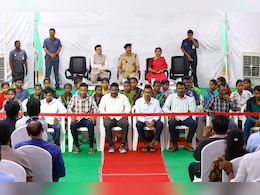 माओवादियों का मोहभंग, एक दिन में 37 नक्सलियों का सरेंडर, 30 साल से अंडरग्राउंड लीडर भी शामिल