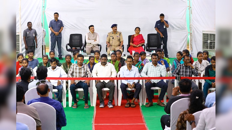 माओवादियों का मोहभंग, एक दिन में 37 नक्सलियों का सरेंडर, 30 साल से अंडरग्राउंड लीडर भी शामिल