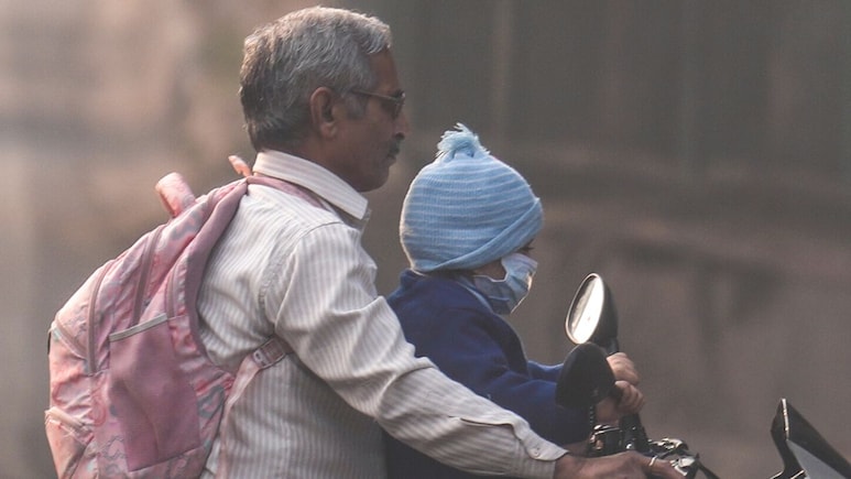 वर्क फ्रॉम होम के बाद क्या दिल्ली-NCR में स्कूल भी होंगे बंद? जानें क्या कहते हैं GRAP के नियम