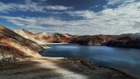 7 Indian Lakes That Magically Change Colour With Seasons