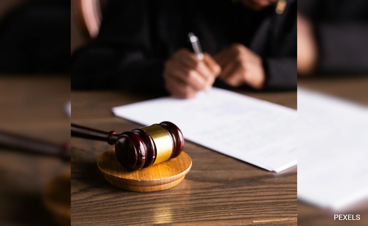 Allahabad High Court Bans 'Hinglish' Judgments in UP Trial Courts