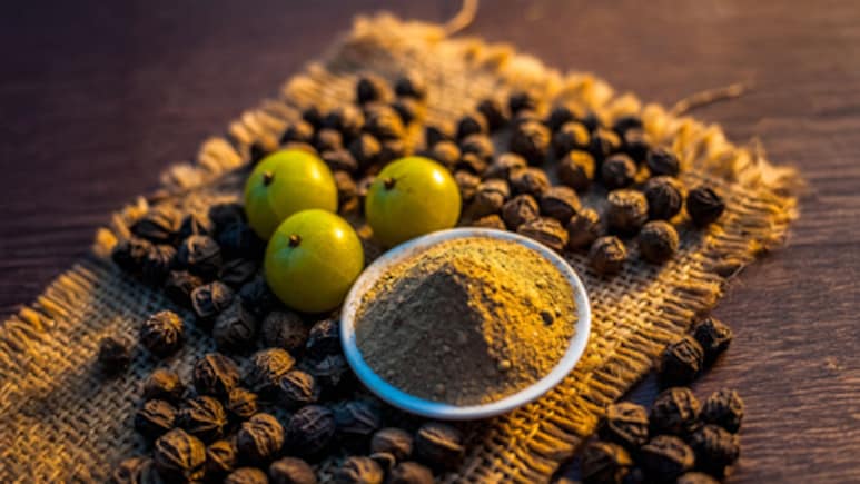 त्रिफला: आयुर्वेद का चमत्कारी त्रिदोष संतुलक, शरीर को अंदरूनी सफाई का राजा