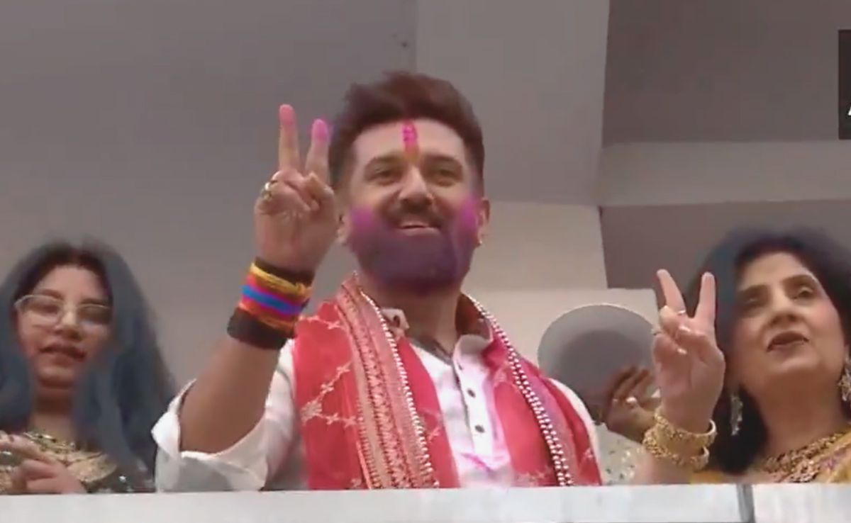 मां के छुए पैर, जीजा को खिलाई मिठाई... बंपर विजय पर चिराग बोले- ये बिहार फर्स्ट-बिहारी फर्स्ट की जीत