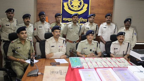 Fake Currency Factory: घर में फैक्ट्री लगाकर करता था नकली नोटों की छपाई, जब पकड़ाया तो इतने लाख की संपत्ति हुई जब्त