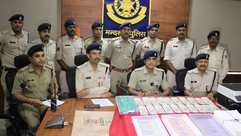 Fake Currency Factory: घर में फैक्ट्री लगाकर करता था नकली नोटों की छपाई, जब पकड़ाया तो इतने लाख की संपत्ति हुई जब्त