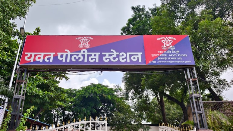 Pune Crime: 27 ऊसतोड मजुरांना डांबलं! मारहाण, शिवीगाळ अन् महिलांसोबत... पुण्यात खळबळ Pune Crime: 27 ऊसतोड मजुरांना डांबलं! मारहाण, शिवीगाळ अन् महिलांसोबत... पुण्यात खळबळ