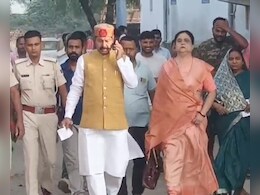 प्रशासन पक्षपात कर रहा है... बिहार चुनाव के पहले चरण में मनेर के विधायक भाई वीरेंद्र बूथ पर किया हंगामा