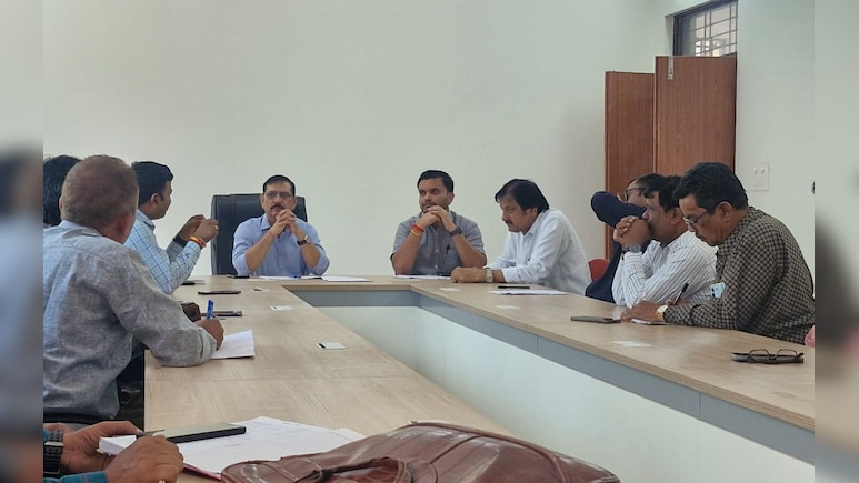 SIR in MP: पहले ही दिन सीहोर जिला मुख्यालय पर दिखी लापरवाही, फॉर्म न आने से घरों तक नहीं पहुंचे BLO