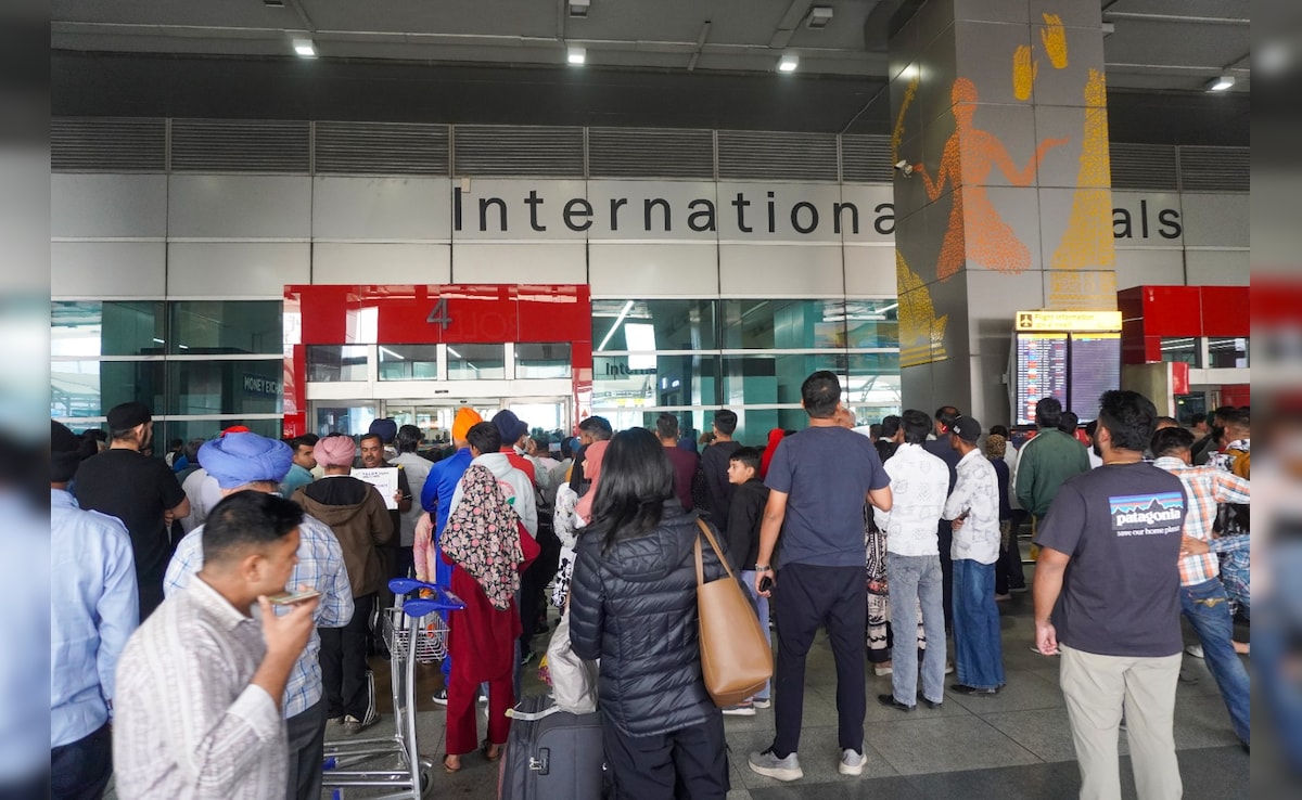 दिल्ली एयरपोर्ट पर तकनीकी खराबी ठीक, विमान सेवाएं बहाल; AAI ने बताया क्या दिक्कत आई थी