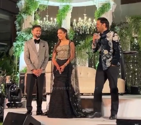 "Some Like To Play With Fire": MS Dhoni's Advice To Newly-Married Couple In Front Of Guests Is Viral