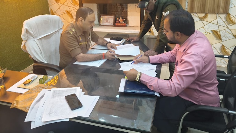 उत्तर प्रदेश फर्जी कफ सिरप रैकेट का किंगपिन कौन? अब तक 40 FIR, बांग्‍लादेश तक होती थी सप्‍लाई