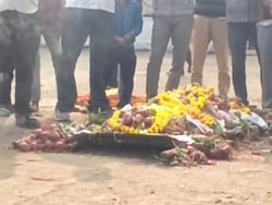 Madhya Pradesh Farmers Hold &#039;Funeral&#039; For Onions As Prices Crash