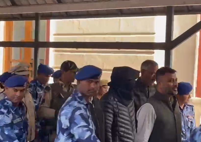 काली जैकेट, मुंह पर काला कपड़ा... आत्मघाती उमर का 'बमबाज यार' दानिश काली जैकेट, मुंह पर काला कपड़ा... आत्मघाती उमर का 'बमबाज यार' दानिश