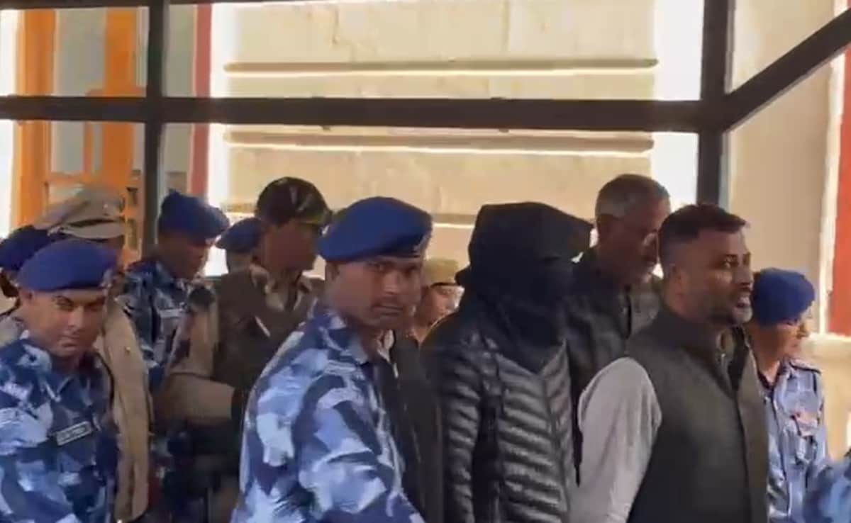 काली जैकेट, मुंह पर काला कपड़ा... आत्मघाती उमर का 'बमबाज यार' दानिश