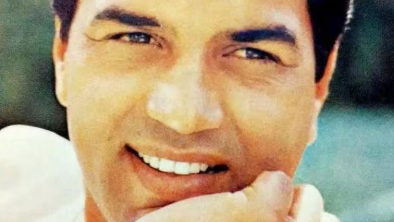 पाकिस्तान के पूर्व प्रधानमंत्री भी हैं धर्मेंद्र के फैन, भारत में धरम पाजी का घर देखते ही की थी सच्चे फैन वाली ये हरकत