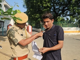 Rajasthan: VDO एग्जाम में सख्ती: कैंची से काटे टी-शर्ट के बटन और कलावे, महिलाओं के उतरवाए गहने