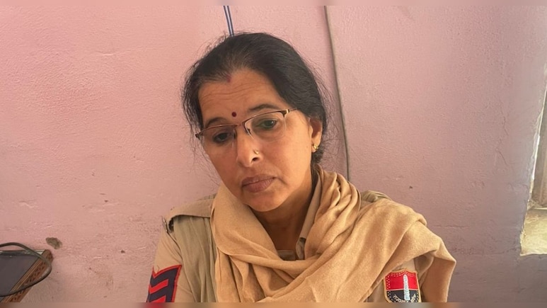 ACB ने मह‍िला हेड कांस्‍टेबल को रंगे हाथों पकड़ा, उसके जेब में घूस के 20 हजार रुपए बरामद 