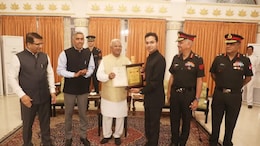 जतारा से अशोकनगर तक चर्चे... जहां पोस्टिंग वहां दिखाया कमाल, सादगी इतनी कि सिंधिया भी कायल, जानें इस युवा IAS अफसर की प्रेरणादायक कहानी