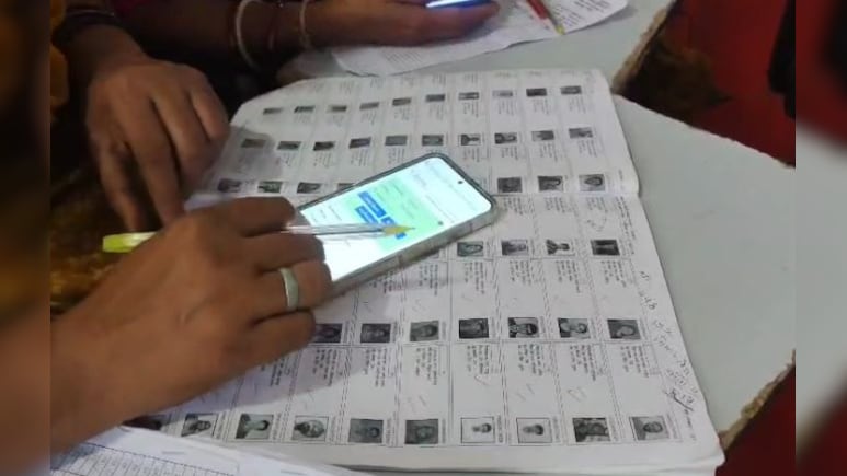 एमपी में SIR की शुरुआत में लापरवाही! 9 बीएलओ को कारण बताओ नोटिस, निर्वाचन अधिकारी ने लिया एक्शन 