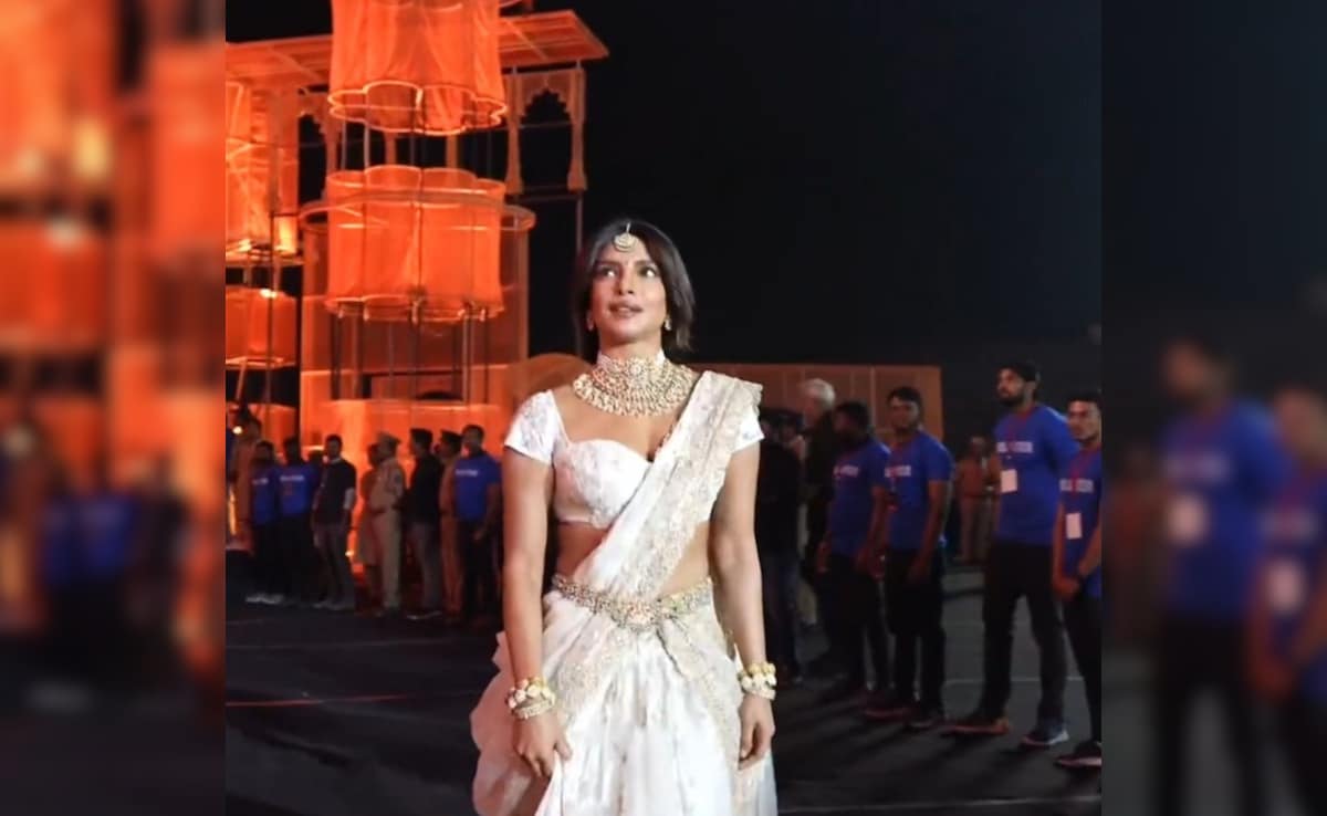 सफेद लहंगा, भारी ज्वेलरी...ग्लोबट्रॉटर इवेंट में इस अंदाज में पहुंचीं प्रियंका चोपड़ा, फैन्स बोले- रानी लुक