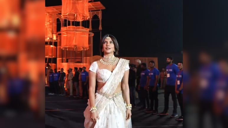 सफेद लहंगा, भारी ज्वेलरी...ग्लोबट्रॉटर इवेंट में इस अंदाज में पहुंचीं प्रियंका चोपड़ा, फैन्स बोले- रानी लुक