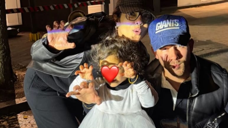 प्रियंका चोपड़ा ने पति निक जोनस और उनकी घोस्ट प्रिंसेस मालती के साथ हैलोवीन मनाया, देखें तस्वीरें प्रियंका चोपड़ा ने पति निक जोनस और उनकी घोस्ट प्रिंसेस मालती के साथ हैलोवीन मनाया, देखें तस्वीरें