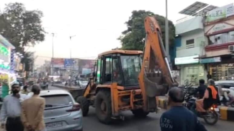 नीमच में प्रशासन ने 200 से अधिक दुकानों से हटाया अतिक्रमण, 7000 रुपये का चालान, सख्त अल्टीमेटम जारी 