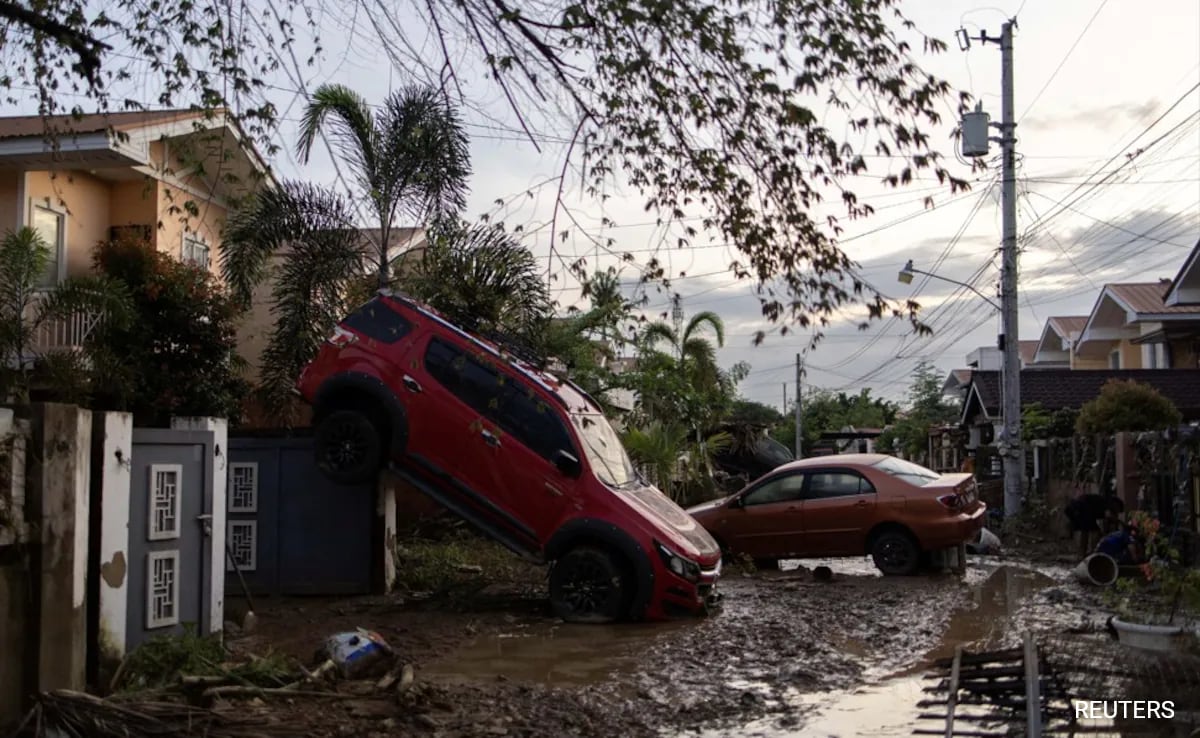 Winds Shatter Window, Blow Roofs As Typhoon Kalmaegi Kills 5 In Vietnam
