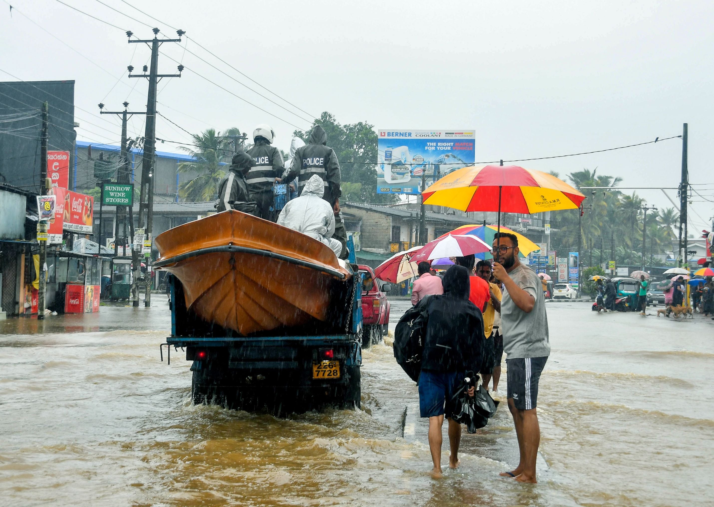 दित्वा तूफान ने श्रीलंका में भारी तबाही मचाई है. दित्वा तूफान ने श्रीलंका में भारी तबाही मचाई है.