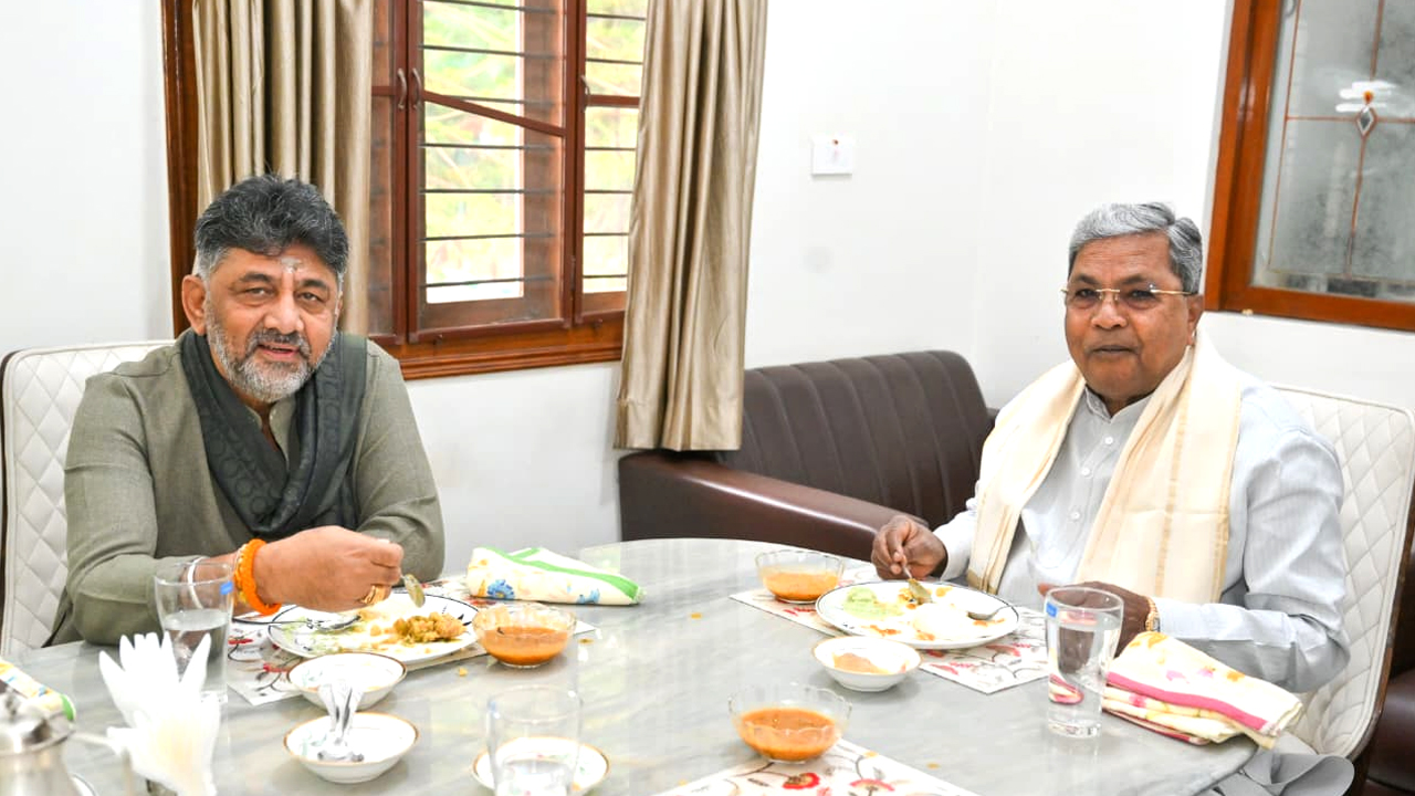 DK Shivakumar And Siddaramaiah Meet For Power Breakfast - And A Transition