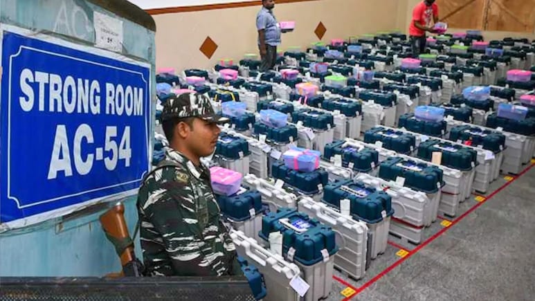 क्या होते हैं स्ट्रॉन्ग रूम, जहां वोटिंग के बाद रखे जाते हैं EVM? सारण में तेजस्वी ने जो सवाल उठाए, उनकी सच्चाई जान लीजिए