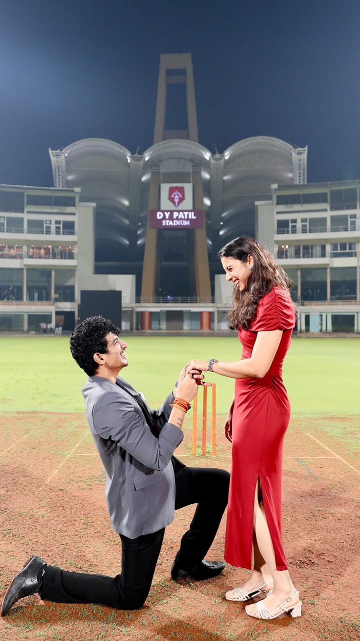 Viral Video: Palash Muchhal Proposes To Smriti Mandhana At DY Patil Stadium, Leaves World Cup Winner In Tears