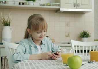 अब 16 साल से कम उम्र के बच्चे फेसबुक इंस्टाग्राम नहीं कर पाएंगे इस्तेमाल, कंपनी खुद डिलीट करेगी अकाउंट