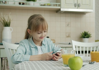 अब 16 साल से कम उम्र के बच्चे फेसबुक इंस्टाग्राम नहीं कर पाएंगे इस्तेमाल, कंपनी खुद डिलीट करेगी अकाउंट