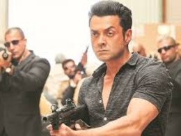 बॉबी देओल के एक्शन सीन में स्टंटमैन ने उड़ान भरकर मारी फ्लिप, फैंस बोले- असली हीरो तो ये हैं...